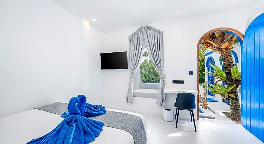 Bombora Surf Camp Hotel
