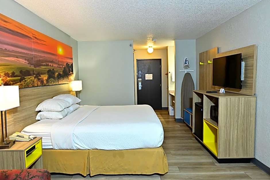 Days Inn by Wyndham Salina I-70