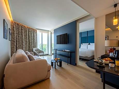 Junior Suite with Harbor View