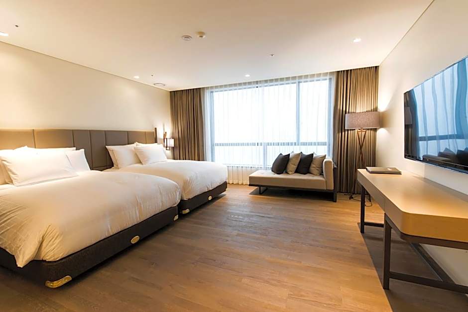 Photo 1 of 19 of Executive Suite