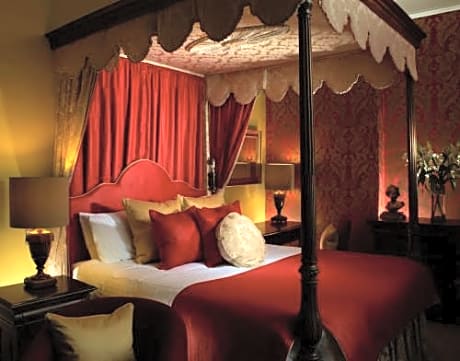 Superior Queen Room with Queen Bed - Non-Smoking