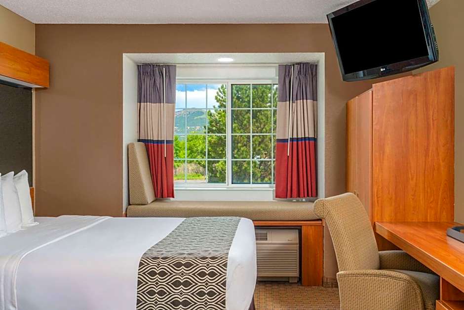 Microtel Inn & Suites by Wyndham Raton