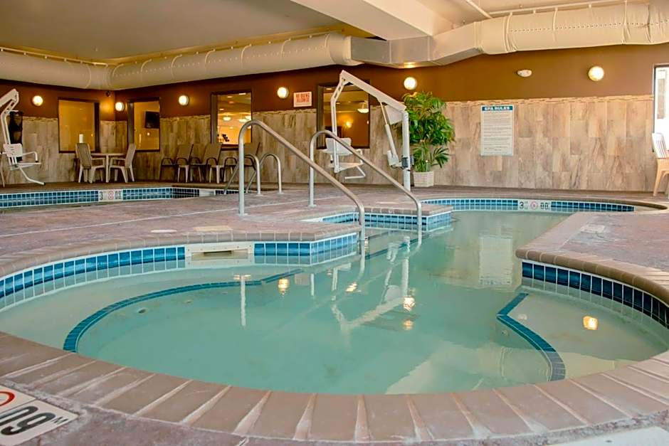 Comfort Inn & Suites Grand Forks near Alerus Center