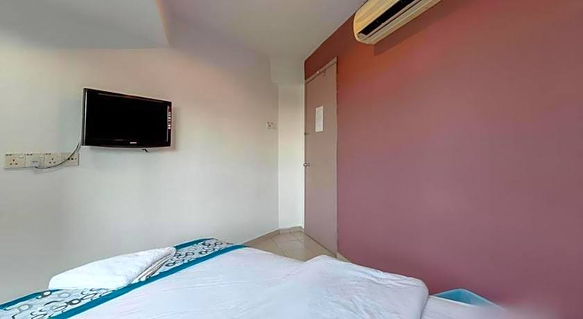 OYO 89874 Gs Golden Star Hotel