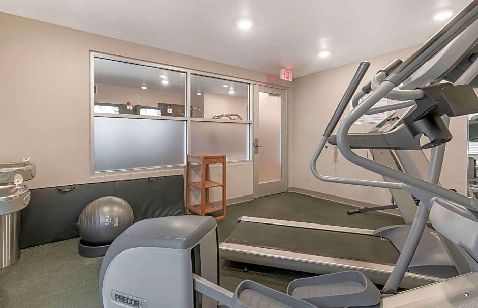 Extended Stay America Select Suites - Louisville - Airport