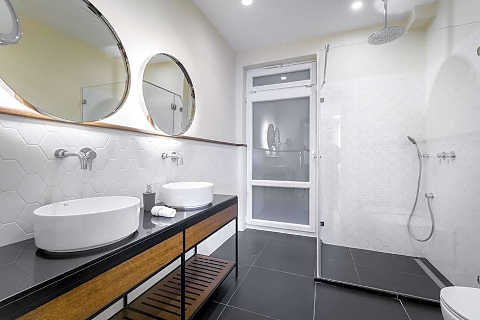 Budapest Eye- Boutique Suites, by BQA