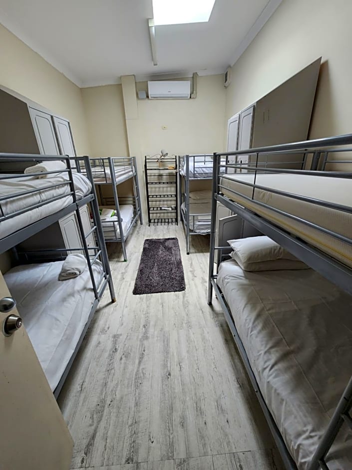 The Entrance Backpackers
