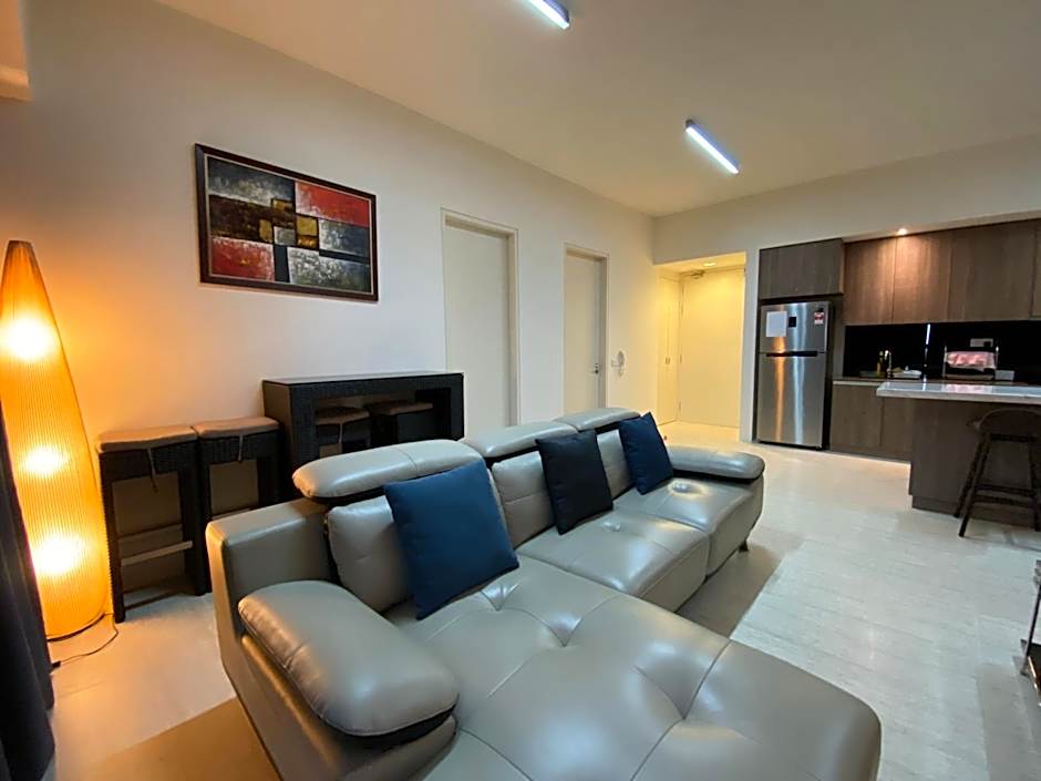 By The Sea Side Seaview and Mountain View 252