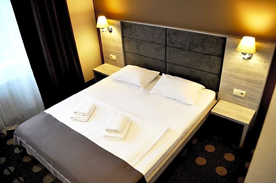 Ambassador Plaza Hotel