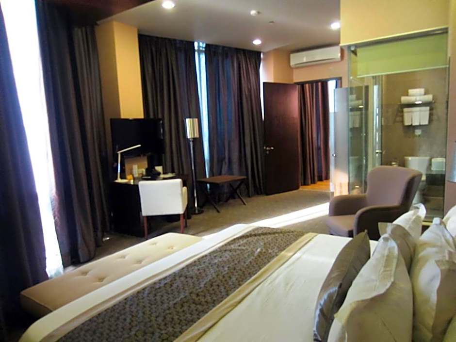 Goldberry Suites & Hotel Mactan