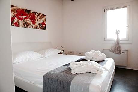 Aroma-Twin room-Superior-Ensuite with Shower-Garden View