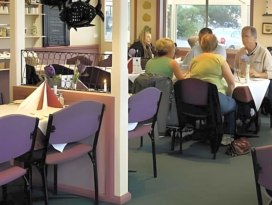 Amoshouse & Swansea Ocean Villas