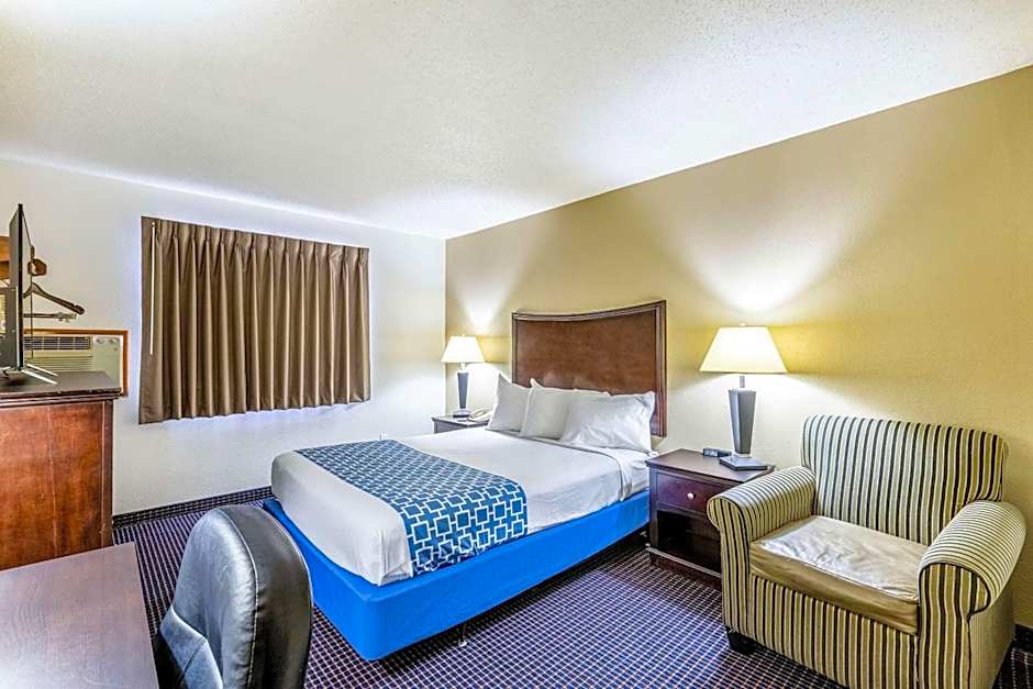 Econo Lodge Inn & Suites Auburn