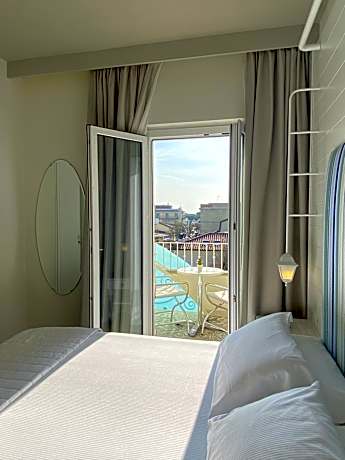 Junior Suite with Pool View