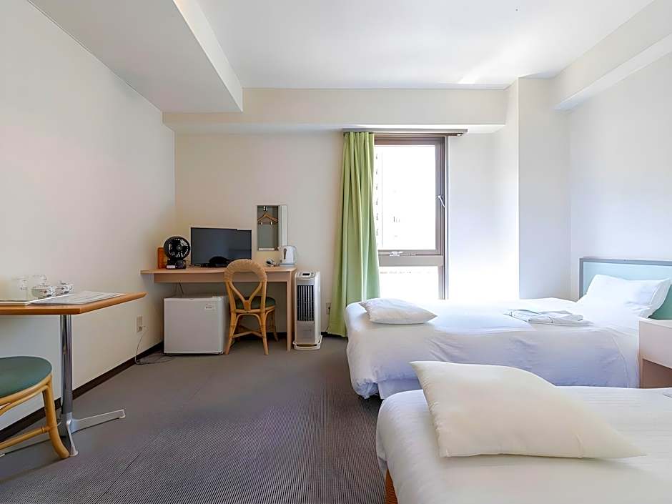 OYO Sasebo Palace Hotel
