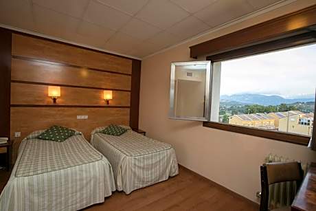Double or Twin Room (1 Adult)