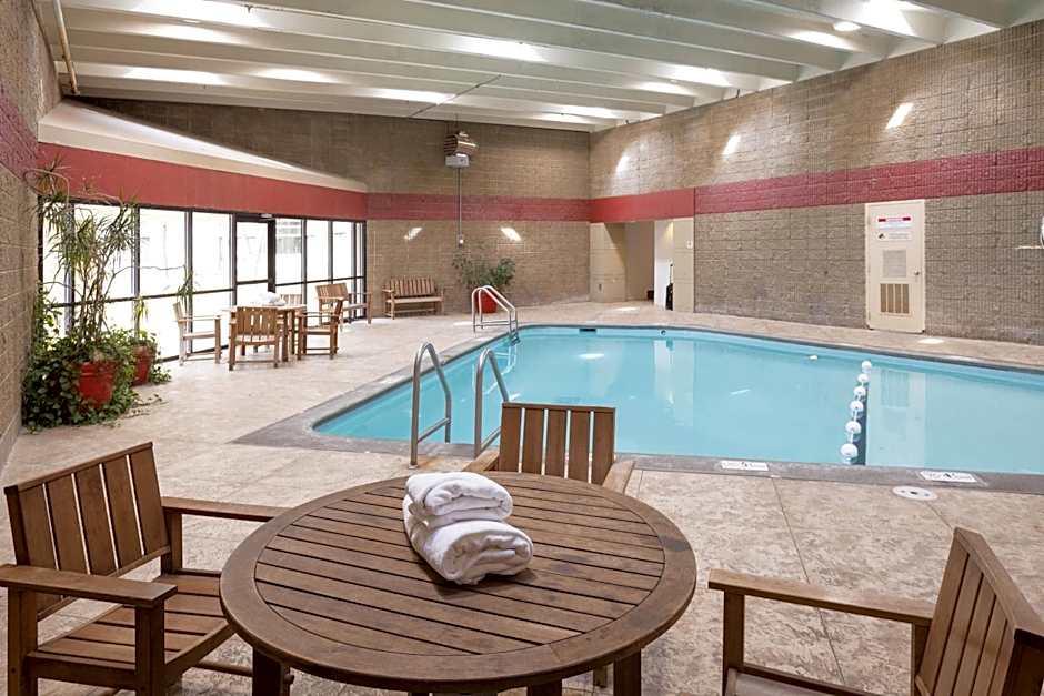 Gateway Hotel And Conference Center