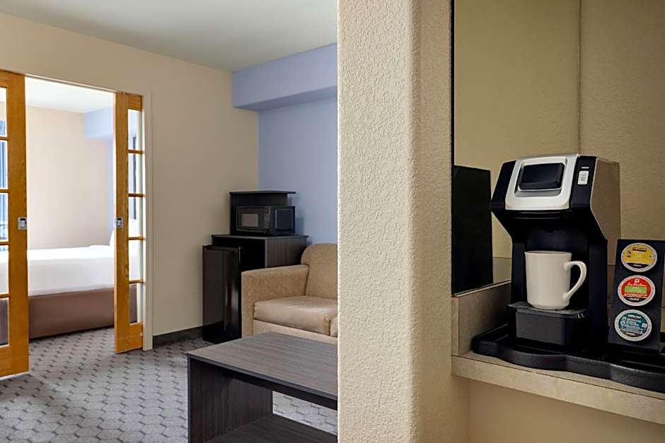 Super 8 by Wyndham Swan River MB