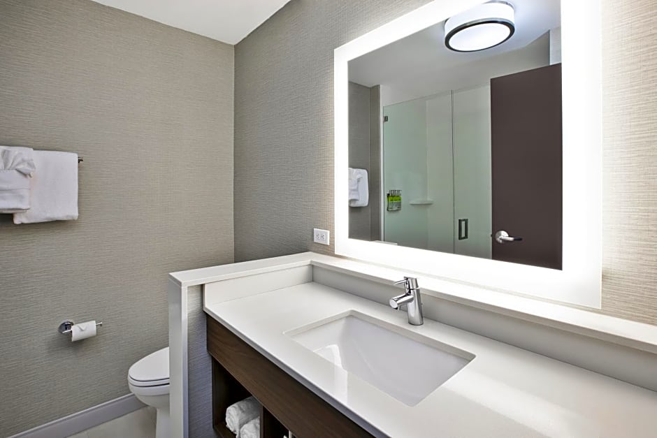 Holiday Inn Express & Suites Okemos - University Area By IHG
