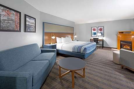Deluxe King Studio Suite - Second Floor/Non-Smoking
