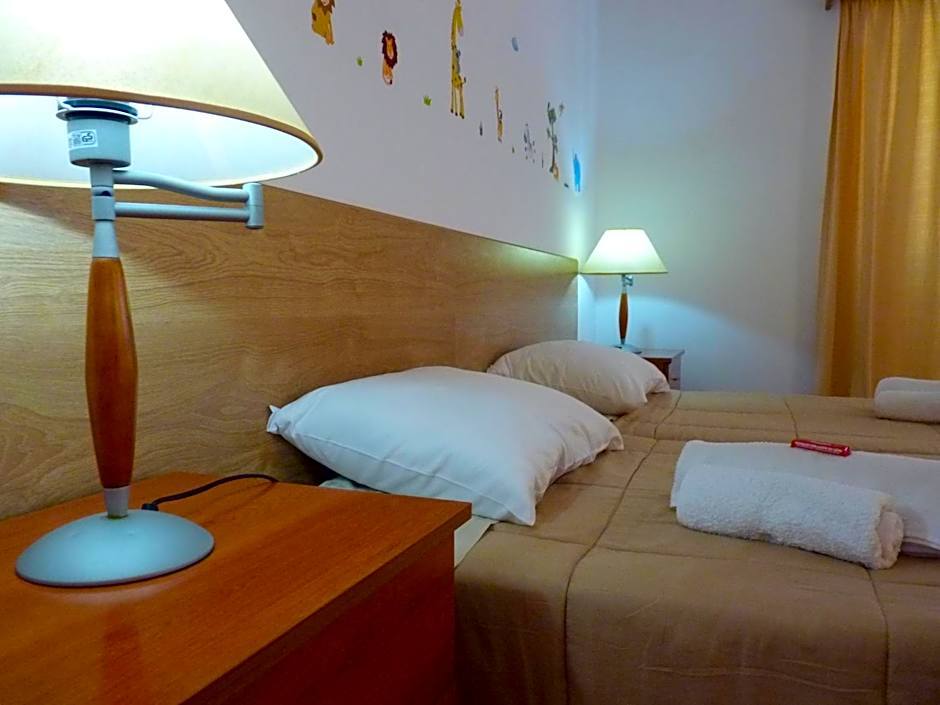 AZORES HOLIDAYS HOUSE -B&B - Suites - Self Check-in KEYBOARD