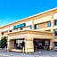 La Quinta Inn & Suites by Wyndham Milwaukee Airport / Oak Creek