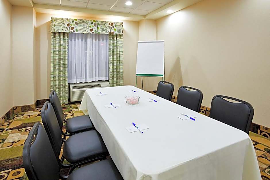 Holiday Inn Express Hotel & Suites Newport South By IHG