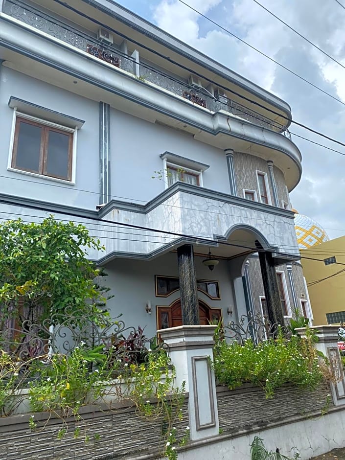 Homestay Griya Indah by ZUZU