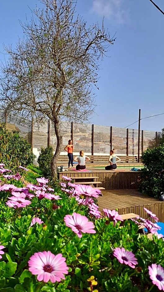 Good Feeling Hostel & Guest House