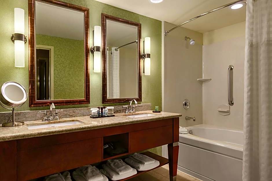 Embassy Suites By Hilton Omaha-La Vista Hotel & Conference Center