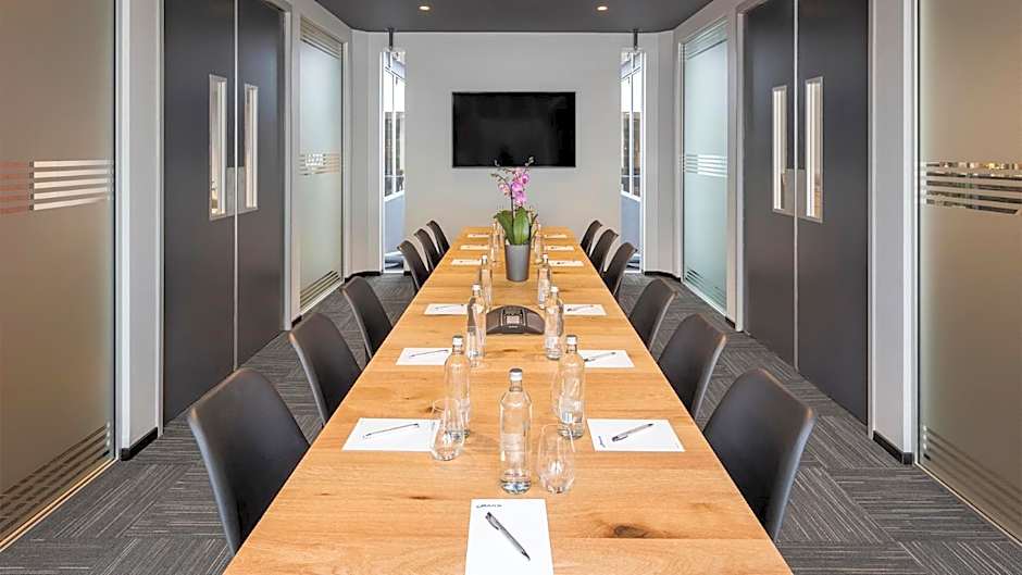 Oaks Wellington Hotel