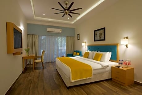 Suite with Pool View