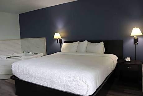 Deluxe King Studio Suite - Non-Smoking