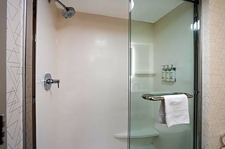 Queen Suite with Two Queen Beds - Communications Accessible