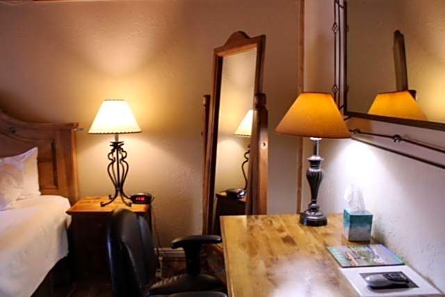 The Boulder Creek Lodge