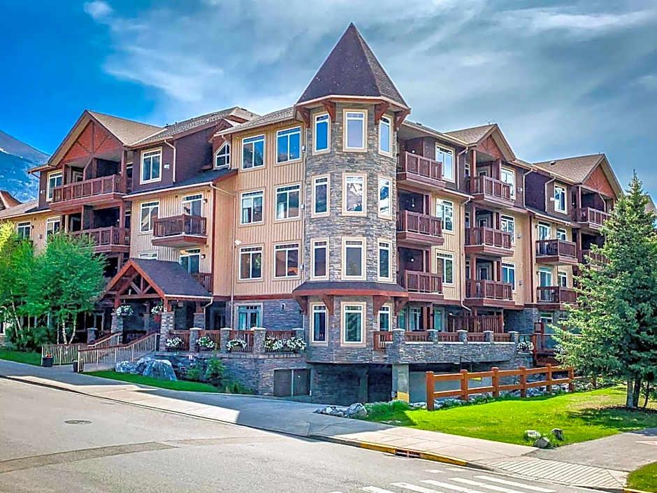 Inviting Rocky Mountain HOT TUB in Top Rated Condo managed by Little Sister Getaways