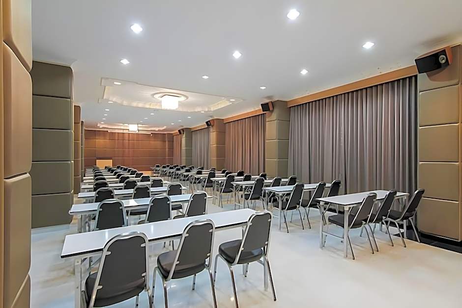 Leelawadee Grand Hotel