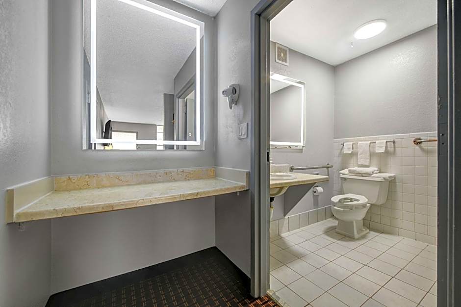 Motel 6 Chickasha, OK