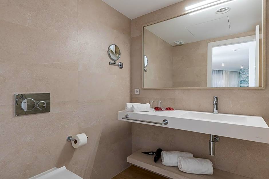 Leman Hotel y Apartamentos