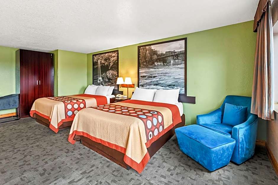 Super 8 by Wyndham Uniontown PA