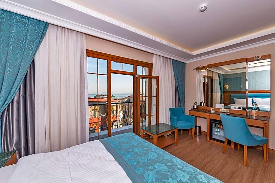 Magnaura House Hotel