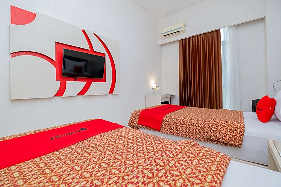 RedDoorz Premium @ Jalan Veteran Bojonegoro