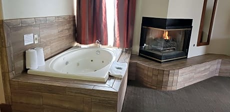 King Suite with Jetted Tub and Fireplace - Non-Smoking