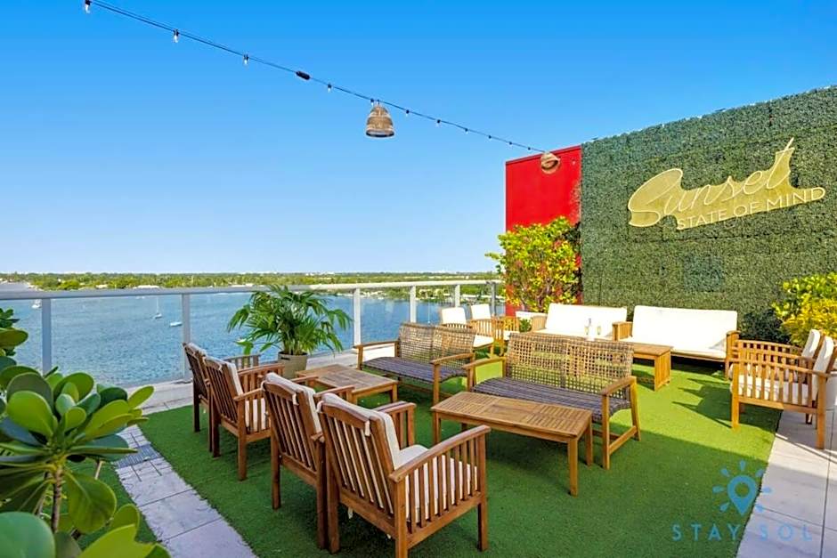 Hot tub & Rooftop pool- Near Beach