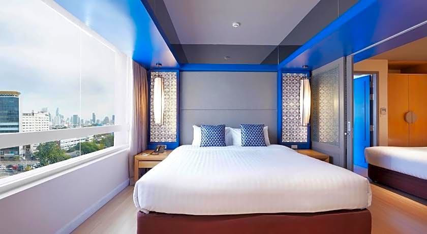 The Quarter Hualamphong by UHG