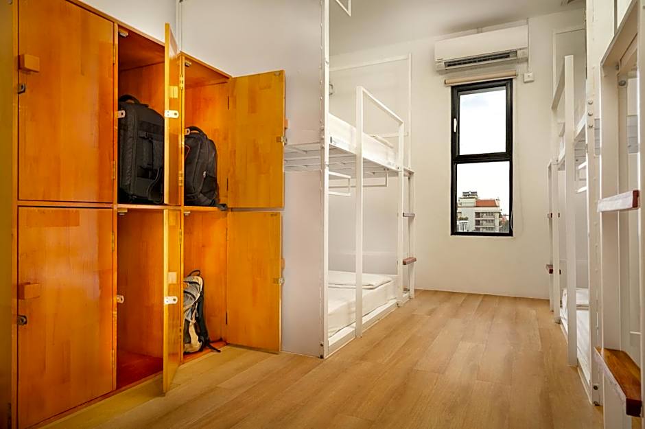 Photo 1 of 6 of Quadruple Room with Shared Bathroom