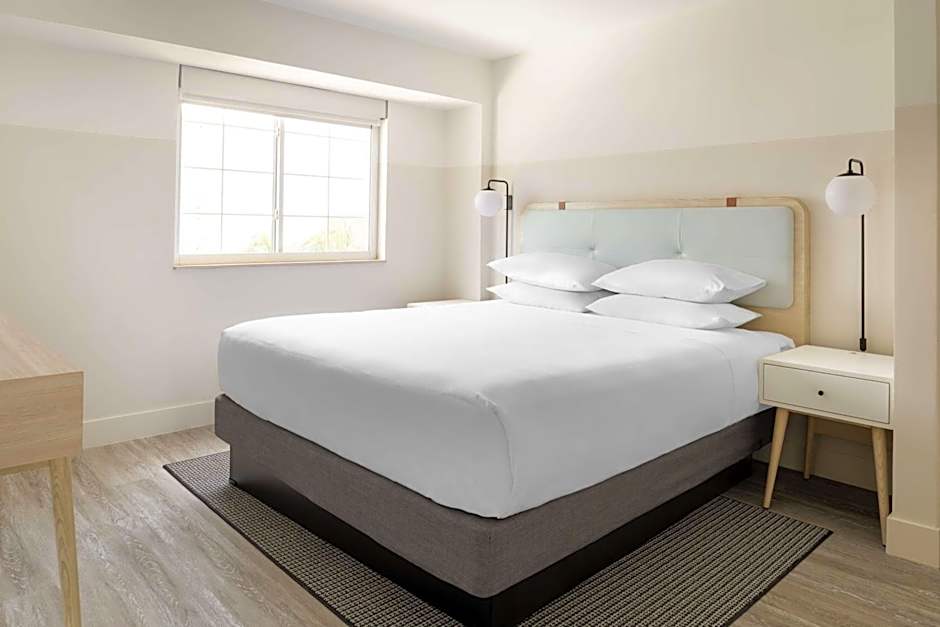 Hampton by Hilton Grand Cayman Seven Mile Beach