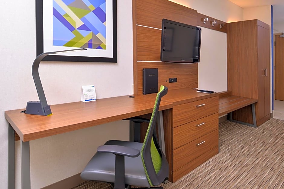 Holiday Inn Express & Suites Lacey  Olympia By IHG