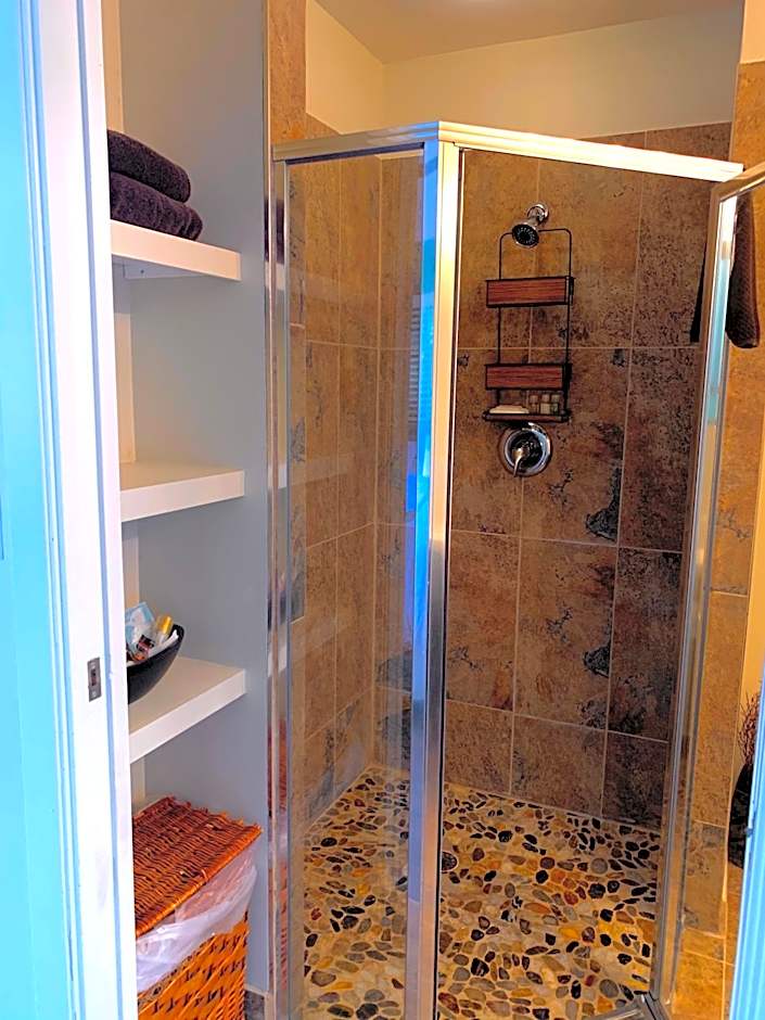 The Fraser River's Edge B&B Lodge