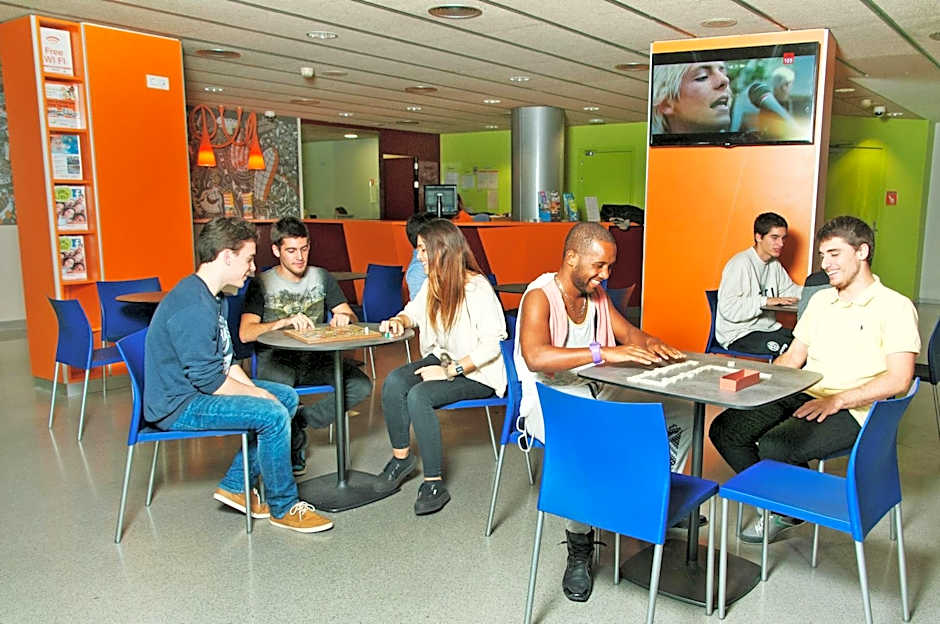 Barcelona Pere Tarres Youth Hostel